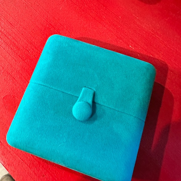 Shop Khoi Teal Velvet Jewelry Box - Picture 2 of 10